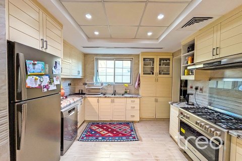 Villa de 4 dormitorios en Legacy, UAE No. 173906 12