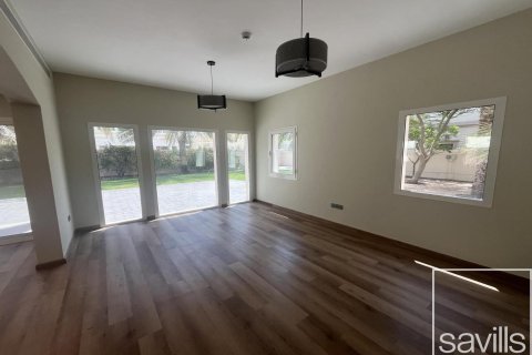 2 bedrooms Villa in Jumeirah Village Triangle, UAE No. 194357 6