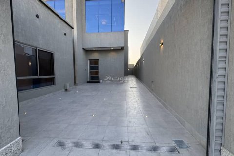7 bedrooms Villa in Khobar, Saudi Arabia No. 59987 2