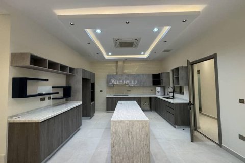 7 bedrooms Villa in Khobar, Saudi Arabia No. 59987 16