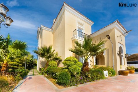 6 bedrooms Villa  No. 132114 2