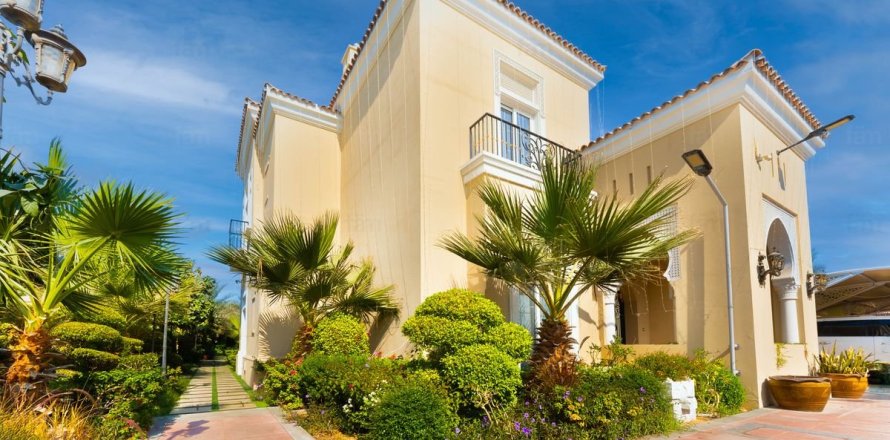 6 bedrooms Villa  No. 132114