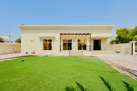 Villa de 4 chambres à Dubai, UAE No. 208812