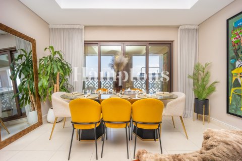 Квартира с 2 спальнями в FIVE Palm Jumeirah, ОАЭ №187292 17