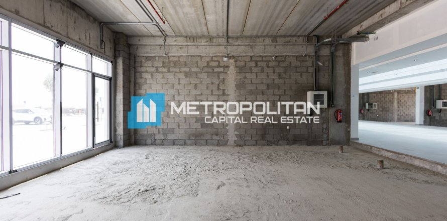 Shop de 58.6m² en Khalifa City, UAE No. 141177