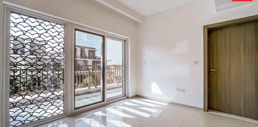 3 bedrooms Villa in Dubai, UAE No. 137328