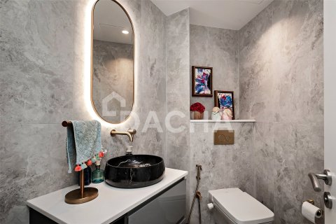 4 bedrooms Penthouse in Shoreline Apartments, UAE No. 155790 9