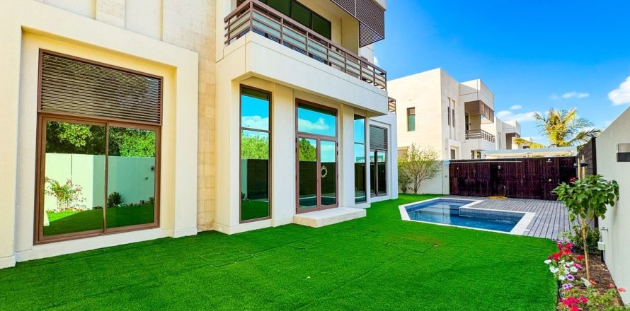 Villa de 5 chambres à Dubai, UAE No. 100233