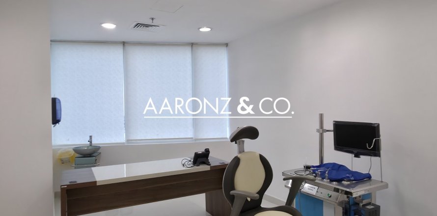 255m² Office in Jumeirah Lake Towers, UAE No. 132702