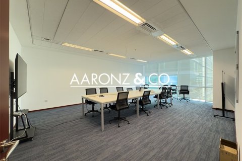 557m² Office in Sheikh Zayed Road, UAE No. 132704 5