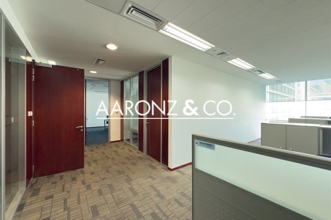 557m² Office in Sheikh Zayed Road, UAE No. 132704 10
