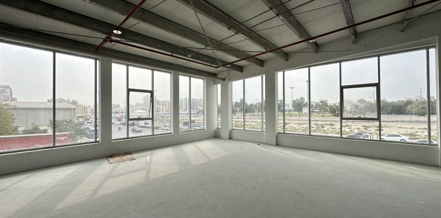 278.7m² Commercial property in Al Qusais, UAE No. 28692