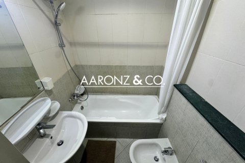 Квартира с 2 спальнями в Джумейра Лейк Тауэрс, ОАЭ №136843 16