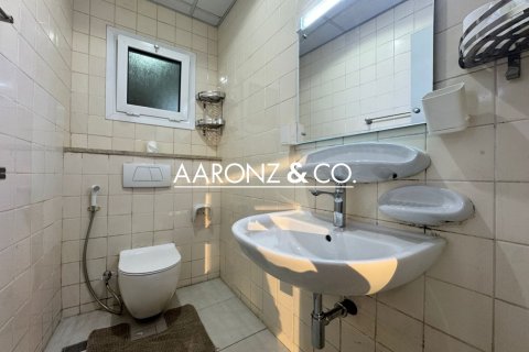 Квартира с 2 спальнями в Джумейра Лейк Тауэрс, ОАЭ №136843 17