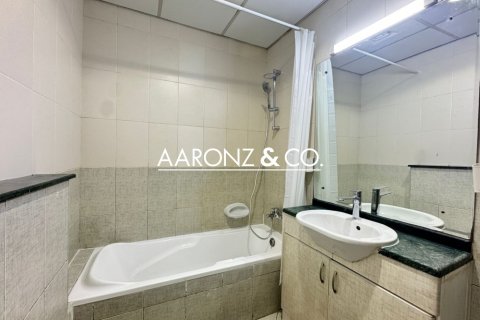 Квартира с 2 спальнями в Джумейра Лейк Тауэрс, ОАЭ №136843 14