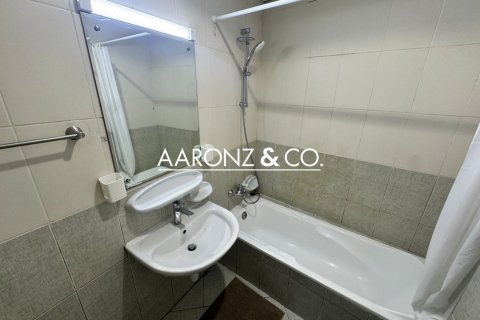 Квартира с 2 спальнями в Джумейра Лейк Тауэрс, ОАЭ №136843 15