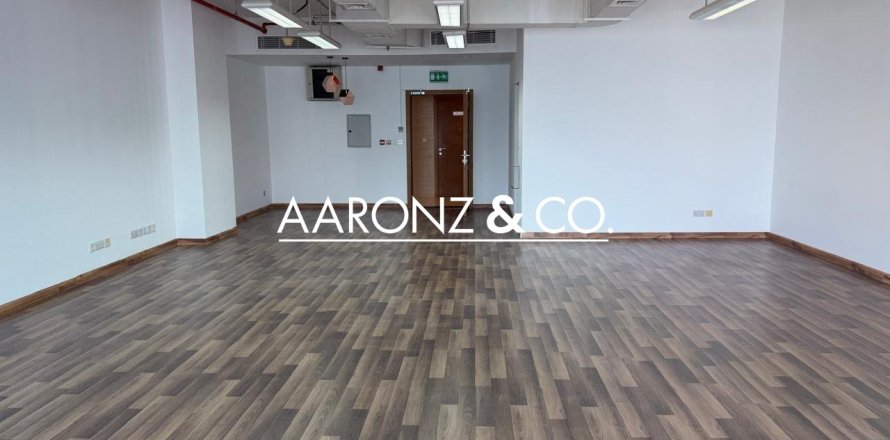 102مربع، مكتب في الخليج التجاري, الإمارات العربية المتحدة رقم 136847