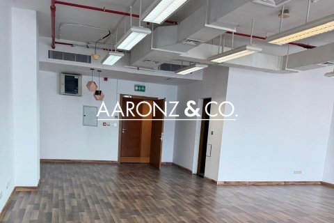 102مربع، مكتب في الخليج التجاري, الإمارات العربية المتحدة رقم 136847 8