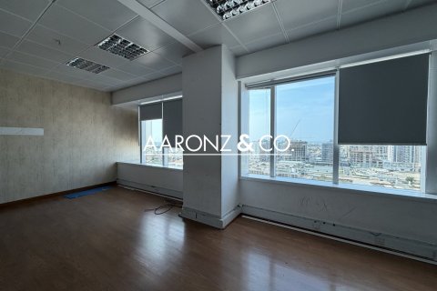 372m² Office in Sheikh Zayed Road, UAE No. 136848 8