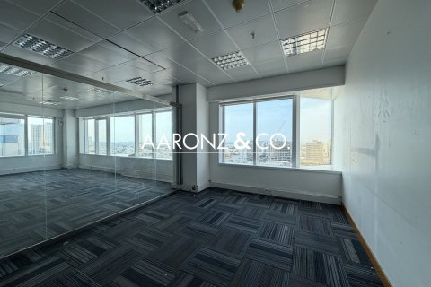 372m² Office in Sheikh Zayed Road, UAE No. 136848 6