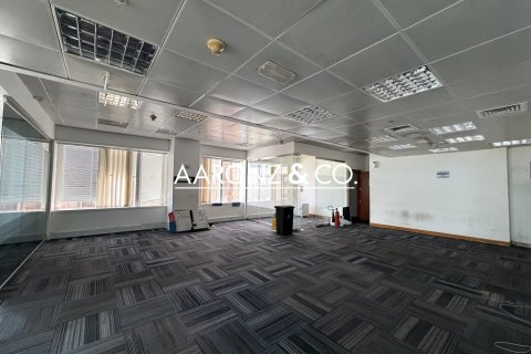372m² Office in Sheikh Zayed Road, UAE No. 136848