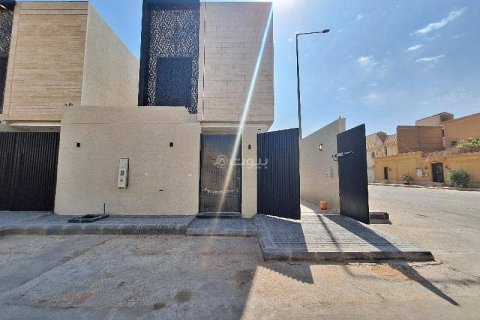 5 bedrooms Villa in Riyadh, Saudi Arabia No. 60227 2