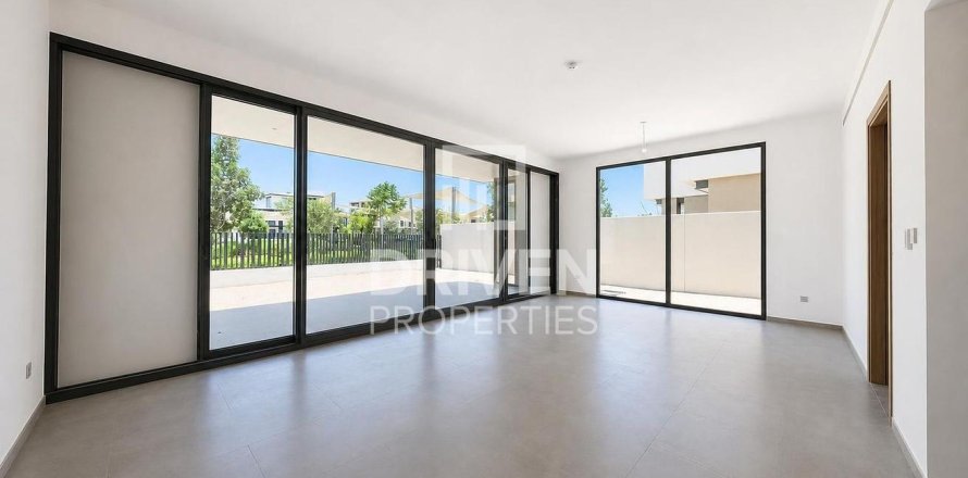 Villa de 4 dormitorios en Jebel Ali, UAE No. 202829