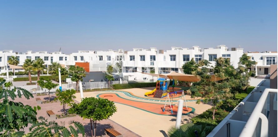 4 bedrooms Townhouse in Dubai, UAE No. 203215