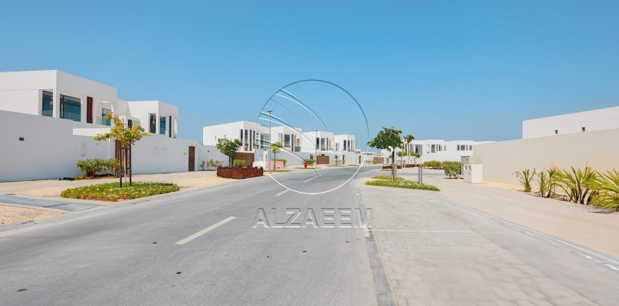 6 bedrooms Villa in Abu Dhabi, UAE No. 91509