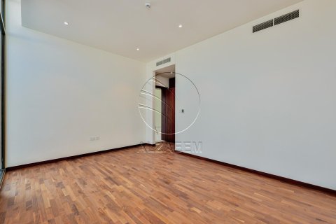6 bedrooms Villa in Abu Dhabi, UAE No. 91509 17