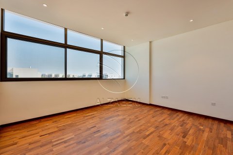 6 bedrooms Villa in Abu Dhabi, UAE No. 91509 4