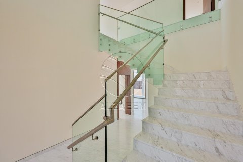 6 bedrooms Villa in Abu Dhabi, UAE No. 91509 14