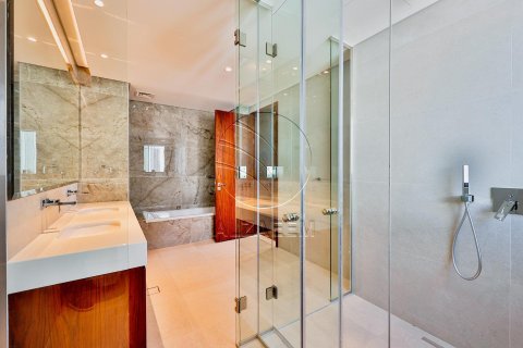 6 bedrooms Villa in Abu Dhabi, UAE No. 91509 9