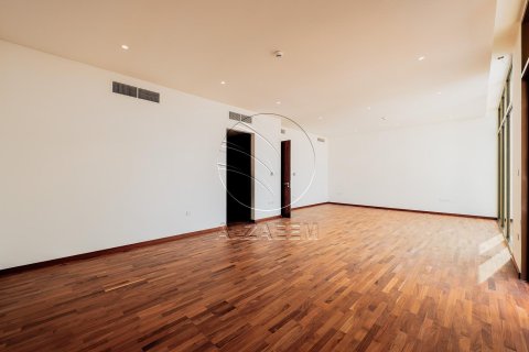 6 bedrooms Villa in Abu Dhabi, UAE No. 91509 15