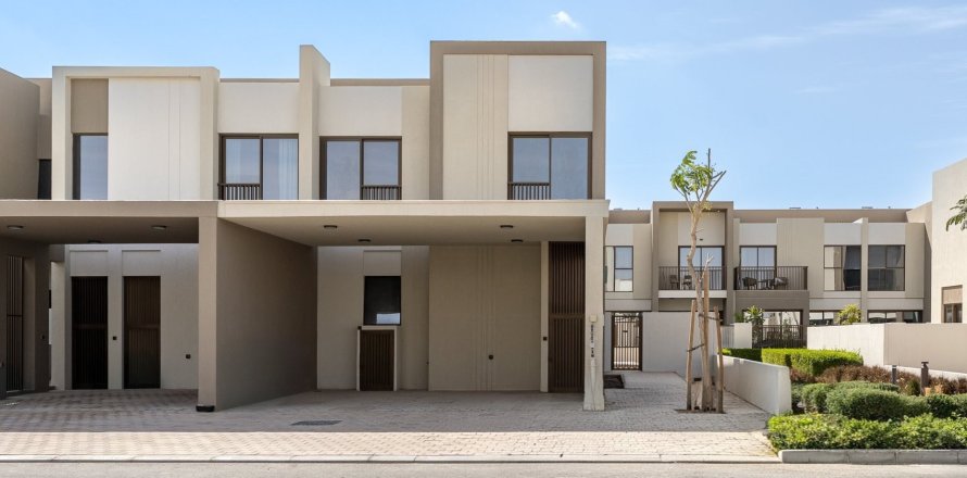 4 bedrooms Townhouse in Dubai, UAE No. 187052
