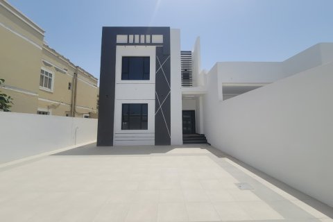5 bedrooms Villa in Muscat, Oman No. 62455 1