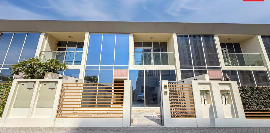2 bedrooms Townhouse in Dubai, UAE No. 168024