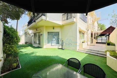 Villa de 4 dormitorios  No. 115840 7