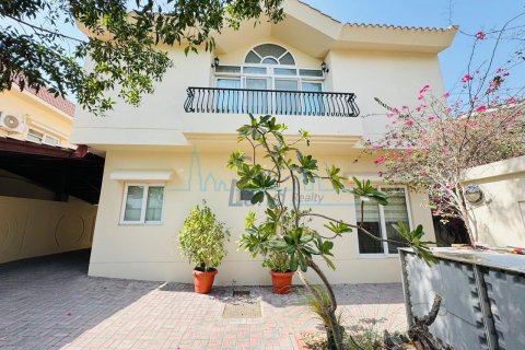 Villa de 4 dormitorios  No. 115840 9