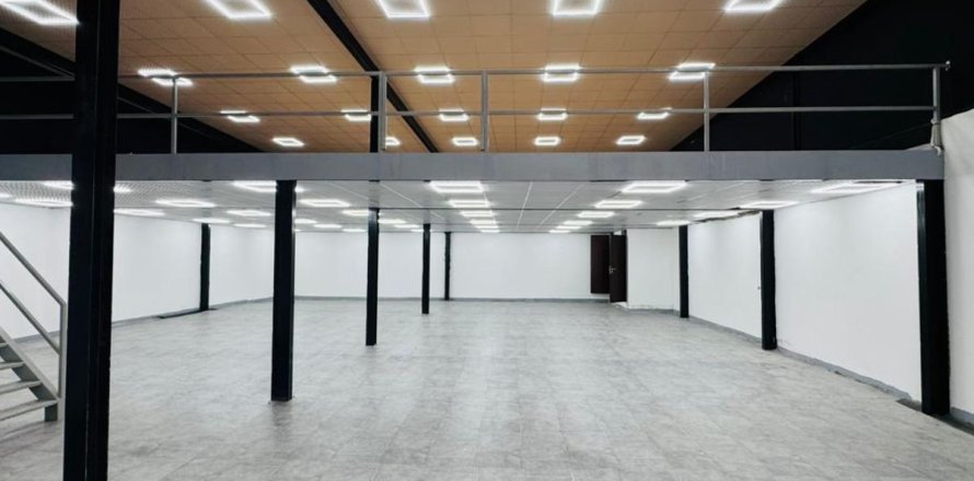 182m² Warehouse in Al Quoz, UAE No. 210169