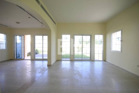 Вилла с 2 спальнями в Jumeirah Village Triangle, ОАЭ №87235 5