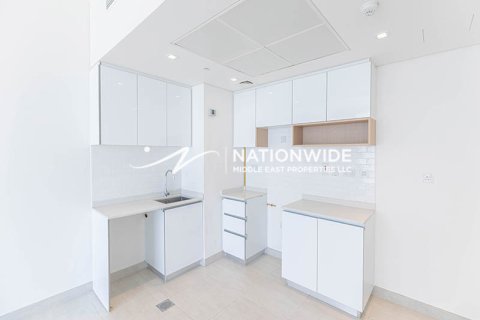 Квартира с 2 спальнями в Абу-Даби, ОАЭ №136123 8