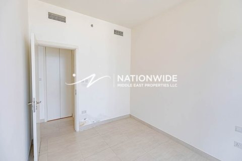 Квартира с 2 спальнями в Абу-Даби, ОАЭ №136123 3