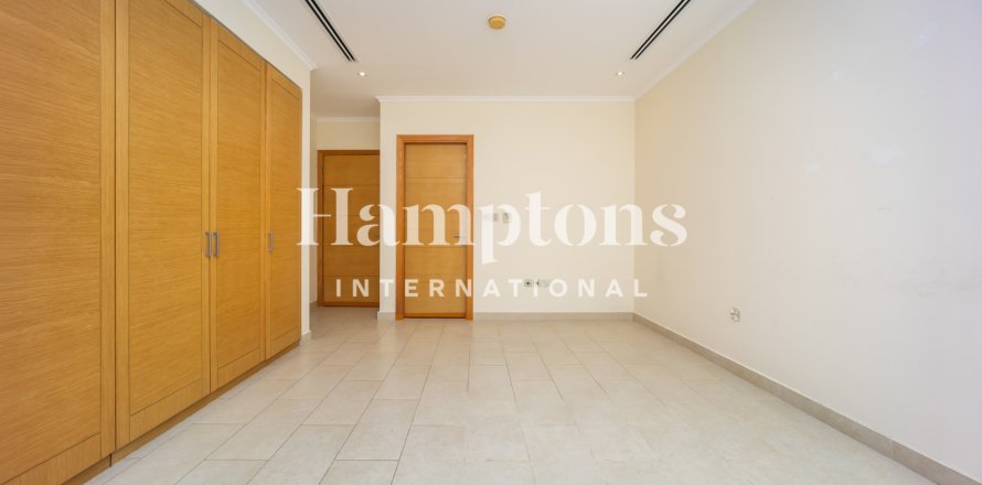 4 bedrooms Villa in Jumeirah Park Homes, UAE No. 200076