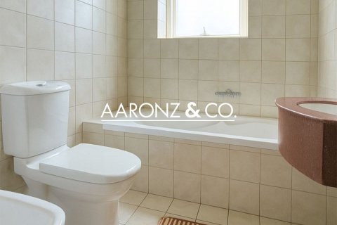 Квартира с 2 спальнями в Джумейра Лейк Тауэрс, ОАЭ №132855 11