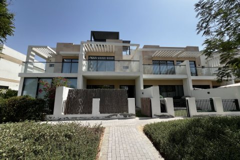 4 bedrooms Villa in Dubai, UAE No. 161060 17