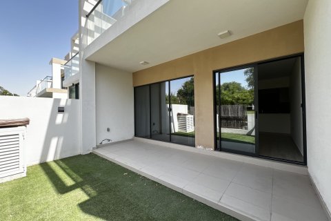 4 bedrooms Villa in Dubai, UAE No. 161060