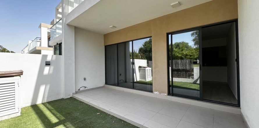 4 bedrooms Villa in Dubai, UAE No. 161060