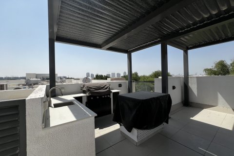 4 bedrooms Villa in Dubai, UAE No. 161060 16