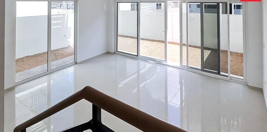 3 bedrooms Townhouse in Dubai, UAE No. 142557